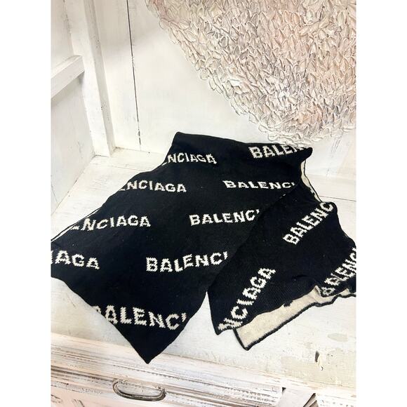 Balenciaga Allover Logo Intarsia-Knit Reversible Scarf Black/White - Picture 1 of 3